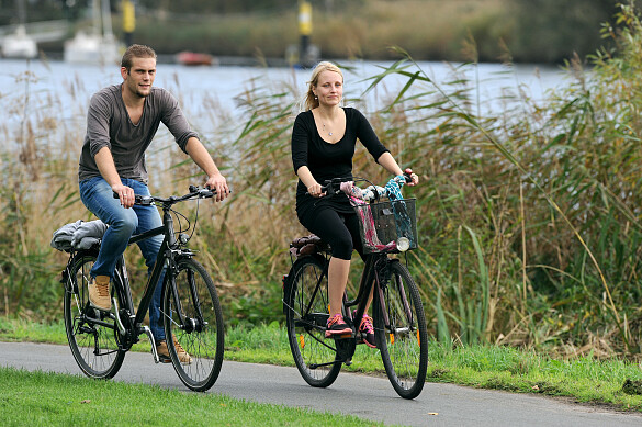 Fahrradtour am Wasser entlang