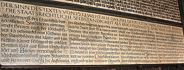 Wandtext in der oberen Rathaushalle