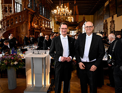 Bürgermeister Andreas Bovenschulte (re.) und Ministerpräsident Hendrik Wüst bei der 481. Schaffermahlzeit.